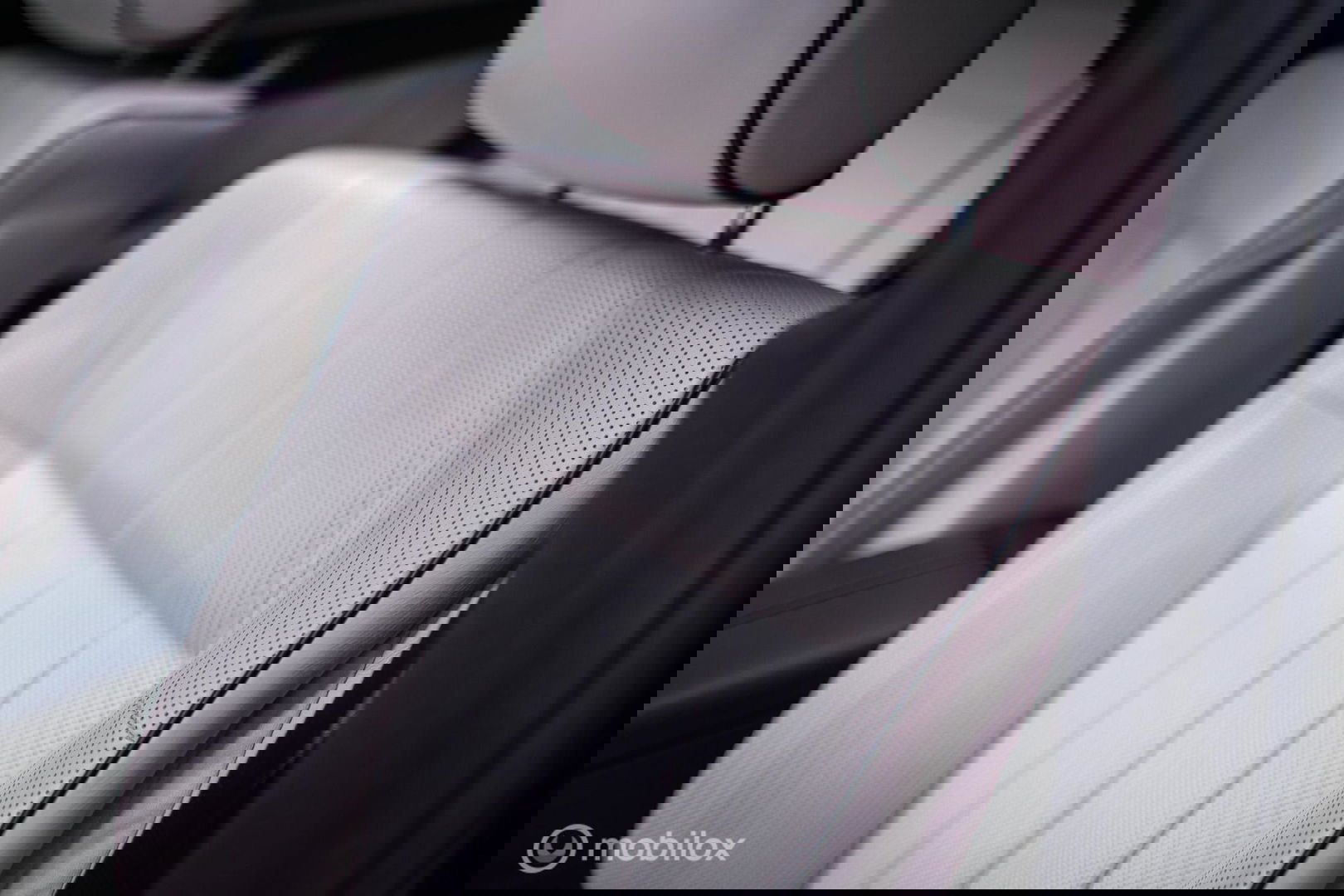 Mercedes-Benz E-Klasse Estate 400 Prestige Elegance 333 pk | Massage | Luchtvering | Stoelkoeling | Leder pakket | Zonneschermen | LED | Trekhaak | Pan