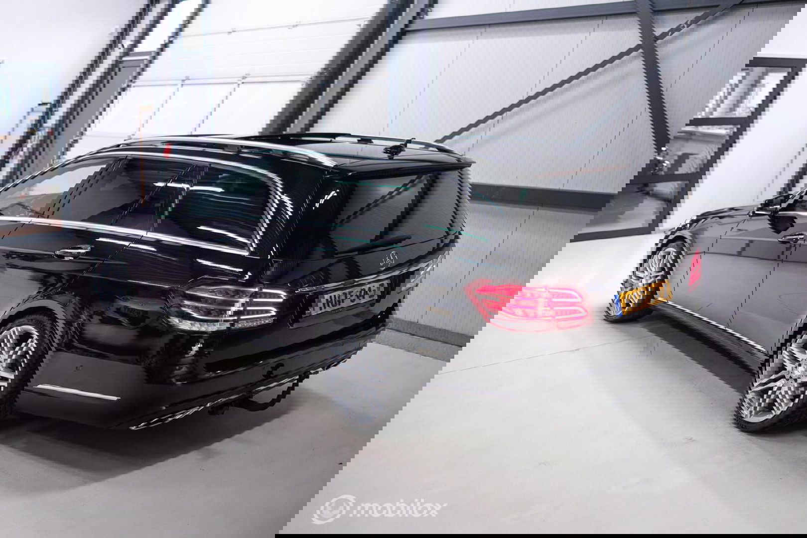 Mercedes-Benz E-Klasse Estate 400 Prestige Elegance 333 pk | Massage | Luchtvering | Stoelkoeling | Leder pakket | Zonneschermen | LED | Trekhaak | Pan