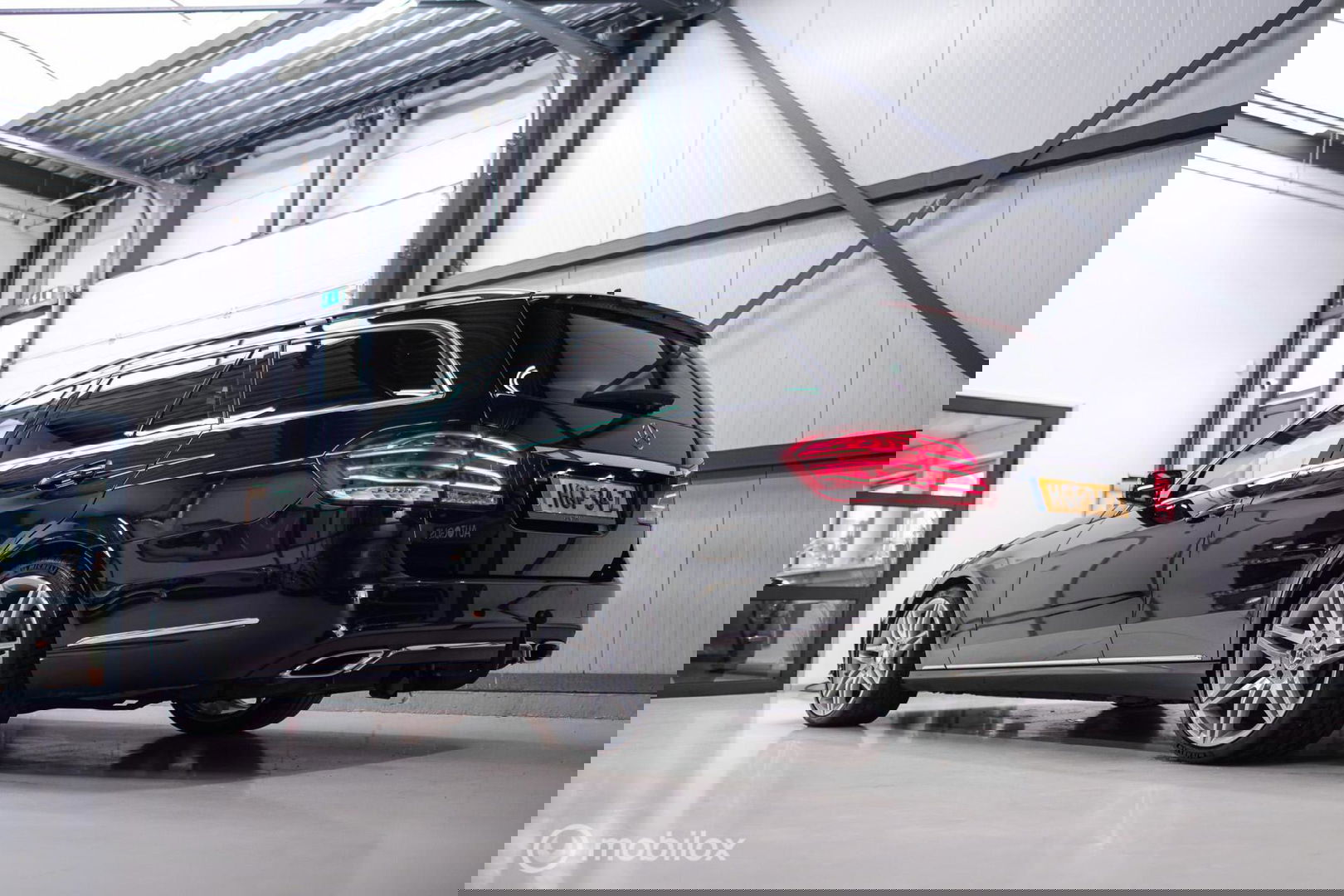 Mercedes-Benz E-Klasse Estate 400 Prestige Elegance 333 pk | Massage | Luchtvering | Stoelkoeling | Leder pakket | Zonneschermen | LED | Trekhaak | Pan