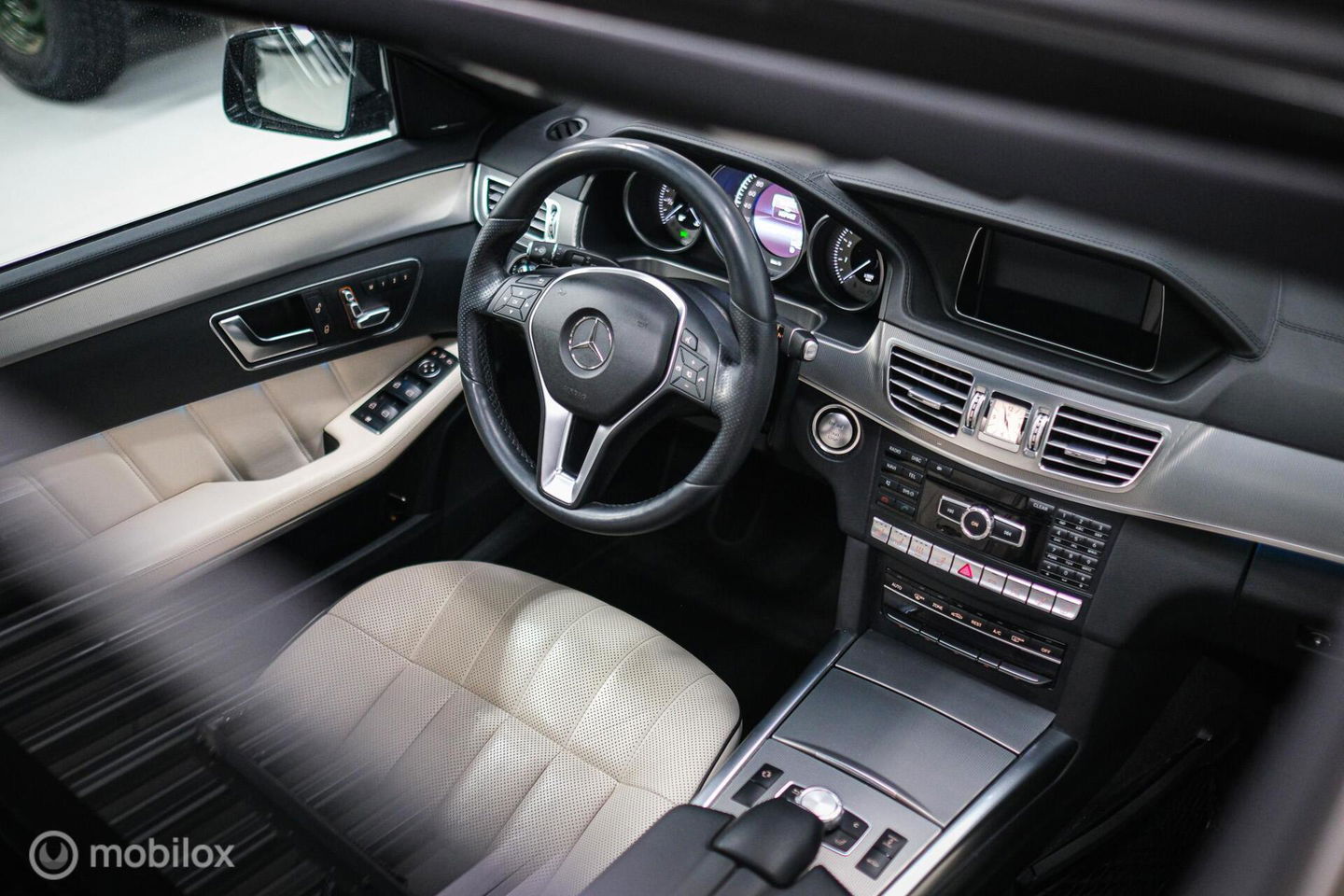 Mercedes-Benz E-Klasse Estate 400 Prestige Elegance 333 pk | Massage | Luchtvering | Stoelkoeling | Leder pakket | Zonneschermen | LED | Trekhaak | Pan