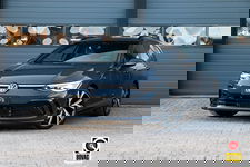 Volkswagen Golf - Variant 1.5 eTSI R-Line /LED/IQ-LIGHT/SFEERVERL./CAMERA/ACC/CARPLAY!