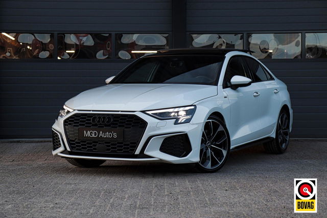 Audi A3 - Limousine 35 TFSI 3x S-Line /LED/PANODAK/SFEERVERL./KEYLESS/STOELVERW./CARPLAY/PDC!
