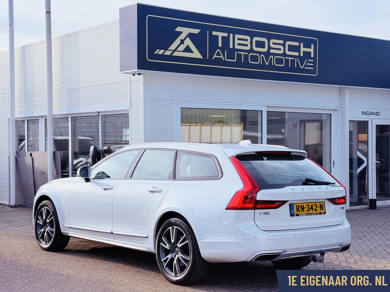Volvo V90