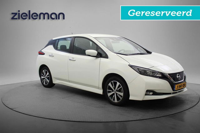 Nissan Leaf - Acenta 40 kWh - Carplay, Navi, Cruise, Camera, Clima, Stoelverw. SOH 96% GERESERVEERD!!!