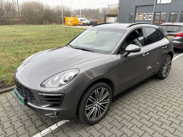 Porsche Macan - 3.0 D S 259PK Sport Chrono ACC CarPlay Luchtvering Bose Trekhaak Xenon Memory Camera