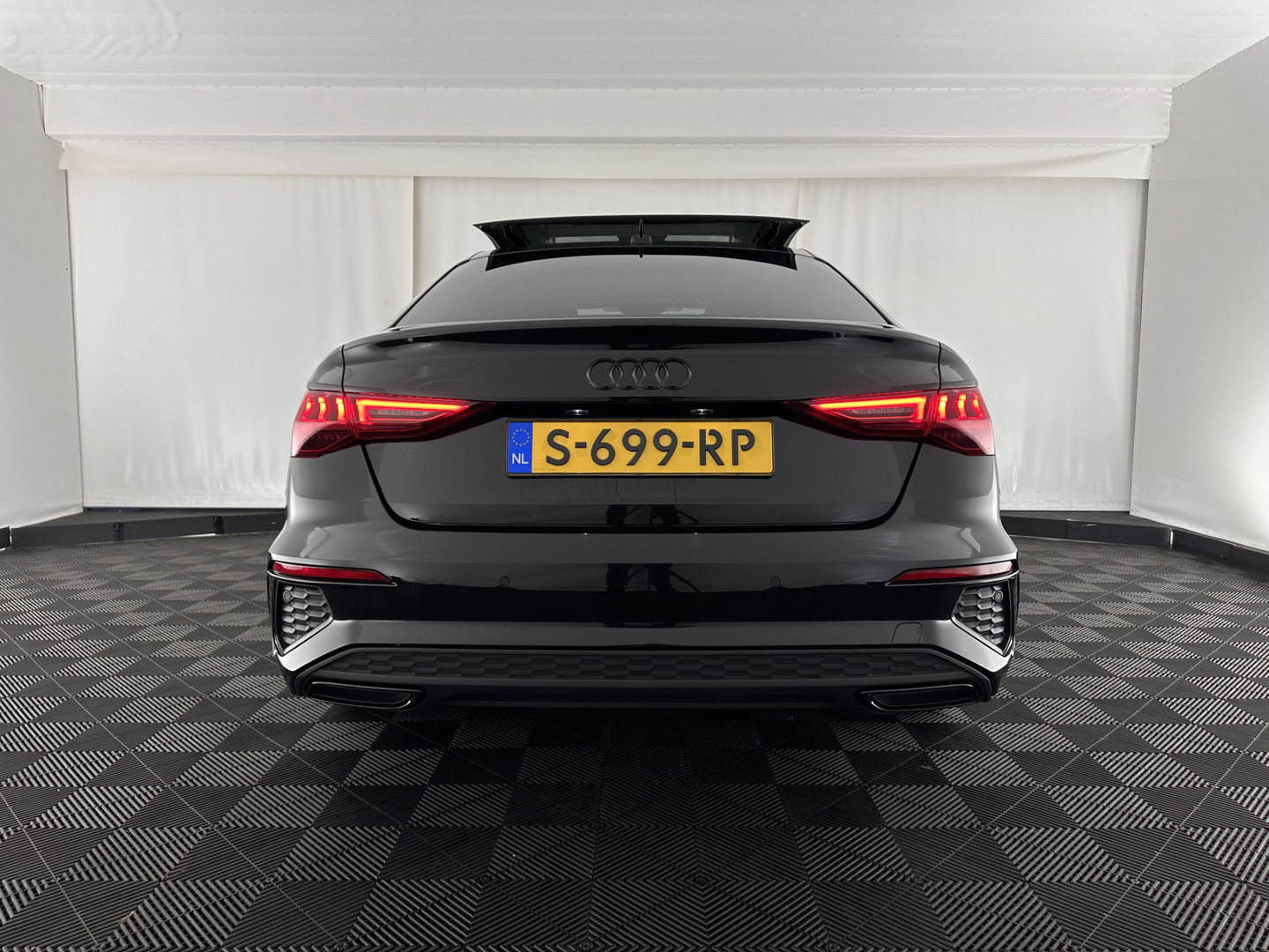 Audi A3 Limousine 35 TFSI S-Line Edition (INCL-BTW) Aut. *PANO | LEATHER-FABRIC | FULL-LED | AMBIENTLIGHT | SPORTSEATS | DIGI-COCKPIT | NAVI-FULLMAP | PRIVACYGLASS | SHIFTPADDLES | DAB+ | ADAPTIVE-CRUISE | 17"ALU*