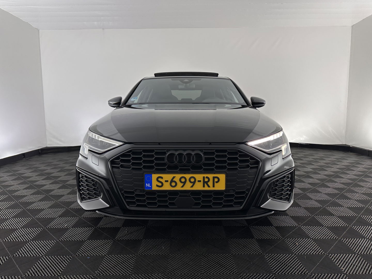 Audi A3 Limousine 35 TFSI S-Line Edition (INCL-BTW) Aut. *PANO | LEATHER-FABRIC | FULL-LED | AMBIENTLIGHT | SPORTSEATS | DIGI-COCKPIT | NAVI-FULLMAP | PRIVACYGLASS | SHIFTPADDLES | DAB+ | ADAPTIVE-CRUISE | 17"ALU*