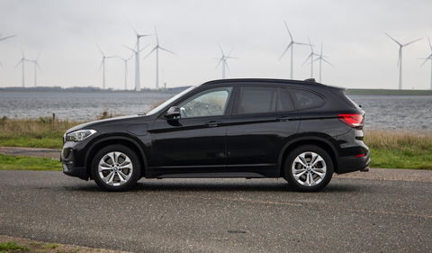 BMW X1 xDrive25e Executive CAMERA / CARPLAY / HEAD UP DISPLAY / LEDER / LED / CRUISE CONTROLE / STOELVERWARMING