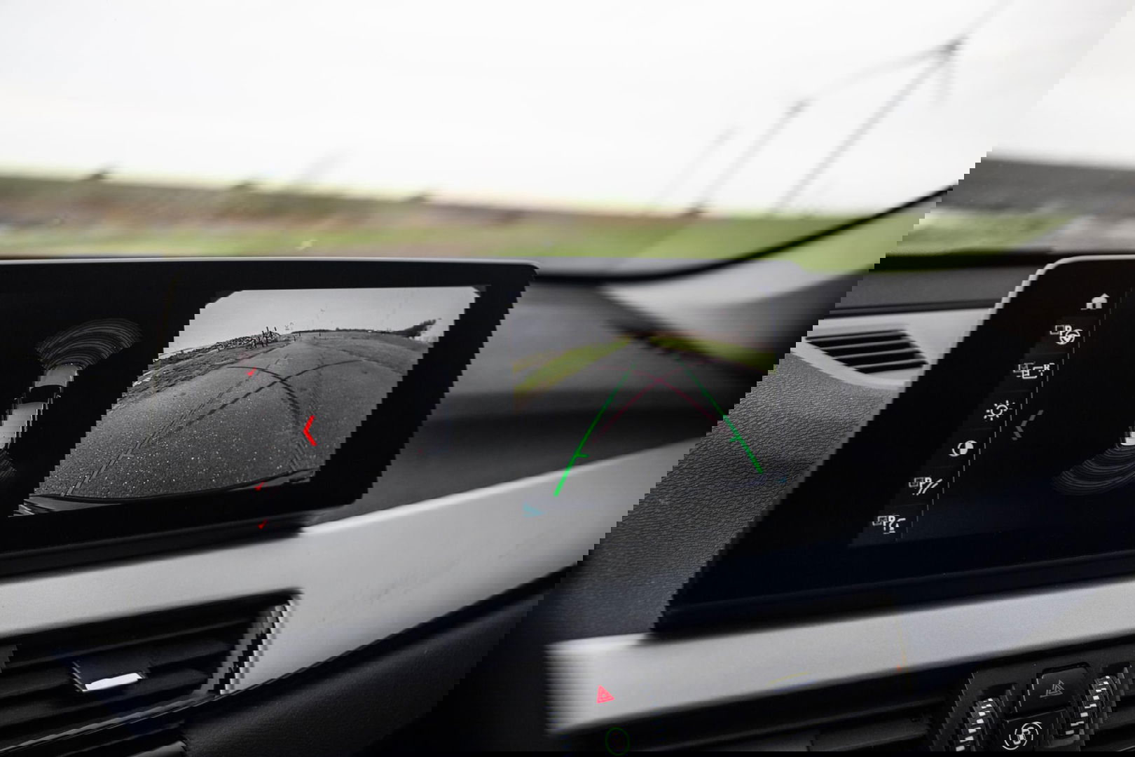 BMW X1 xDrive25e Executive CAMERA / CARPLAY / HEAD UP DISPLAY / LEDER / LED / CRUISE CONTROLE / STOELVERWARMING