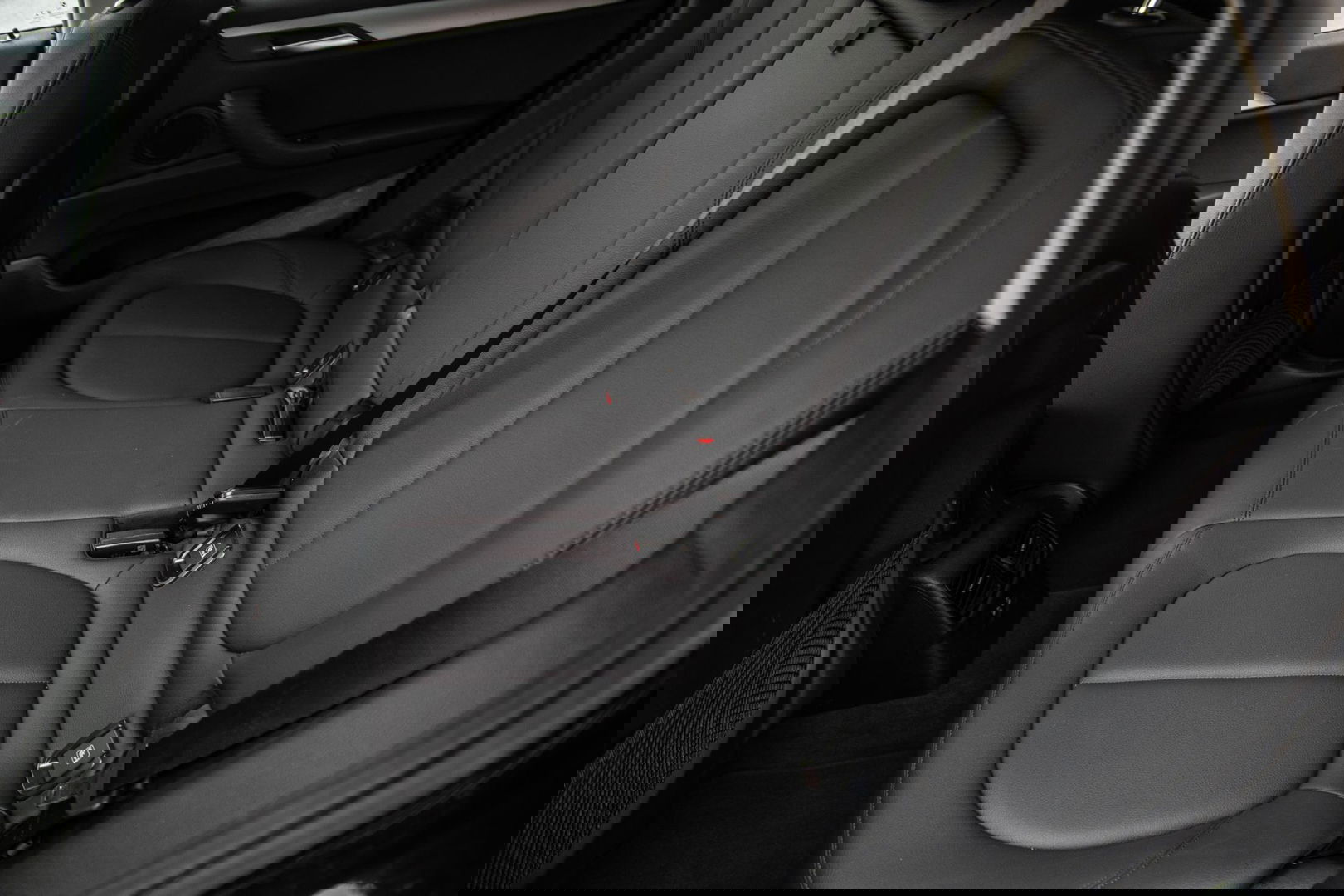 BMW X1 xDrive25e Executive CAMERA / CARPLAY / HEAD UP DISPLAY / LEDER / LED / CRUISE CONTROLE / STOELVERWARMING