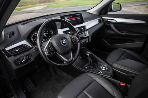 BMW X1 xDrive25e Executive CAMERA / CARPLAY / HEAD UP DISPLAY / LEDER / LED / CRUISE CONTROLE / STOELVERWARMING