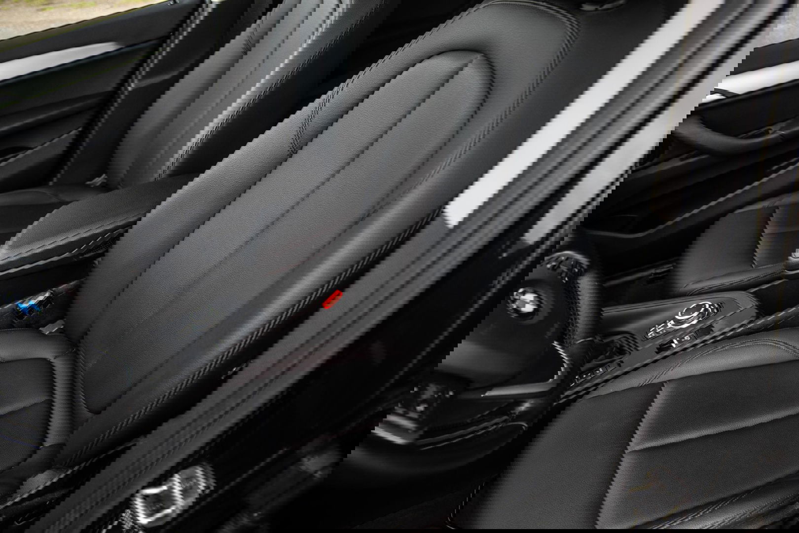 BMW X1 xDrive25e Executive CAMERA / CARPLAY / HEAD UP DISPLAY / LEDER / LED / CRUISE CONTROLE / STOELVERWARMING