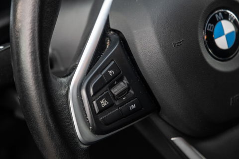 BMW X1 xDrive25e Executive CAMERA / CARPLAY / HEAD UP DISPLAY / LEDER / LED / CRUISE CONTROLE / STOELVERWARMING