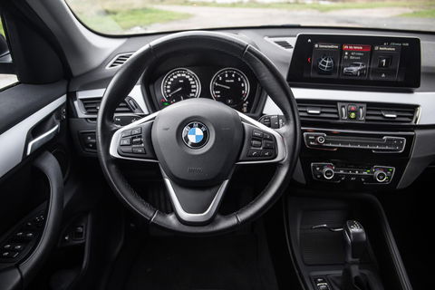 BMW X1 xDrive25e Executive CAMERA / CARPLAY / HEAD UP DISPLAY / LEDER / LED / CRUISE CONTROLE / STOELVERWARMING