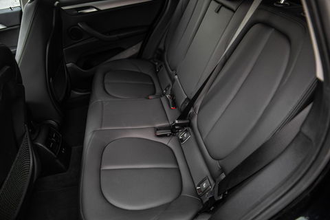 BMW X1 xDrive25e Executive CAMERA / CARPLAY / HEAD UP DISPLAY / LEDER / LED / CRUISE CONTROLE / STOELVERWARMING