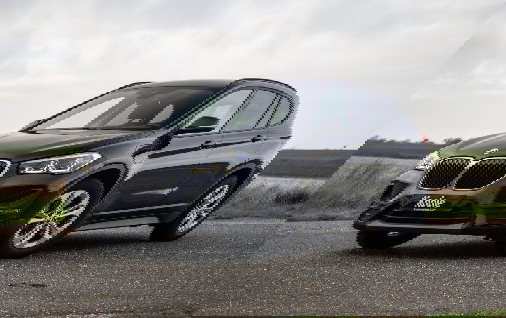 BMW X1 xDrive25e Executive CAMERA / CARPLAY / HEAD UP DISPLAY / LEDER / LED / CRUISE CONTROLE / STOELVERWARMING