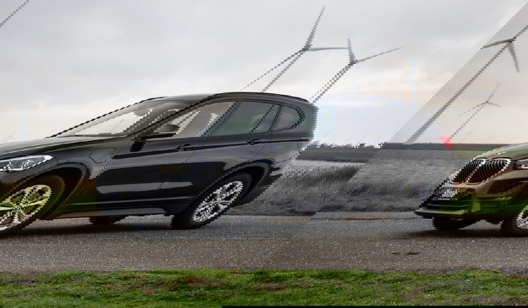 BMW X1 xDrive25e Executive CAMERA / CARPLAY / HEAD UP DISPLAY / LEDER / LED / CRUISE CONTROLE / STOELVERWARMING