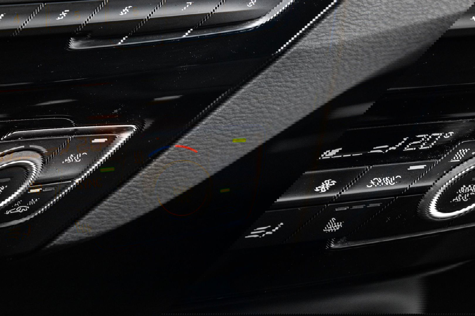 BMW X1 xDrive25e Executive CAMERA / CARPLAY / HEAD UP DISPLAY / LEDER / LED / CRUISE CONTROLE / STOELVERWARMING