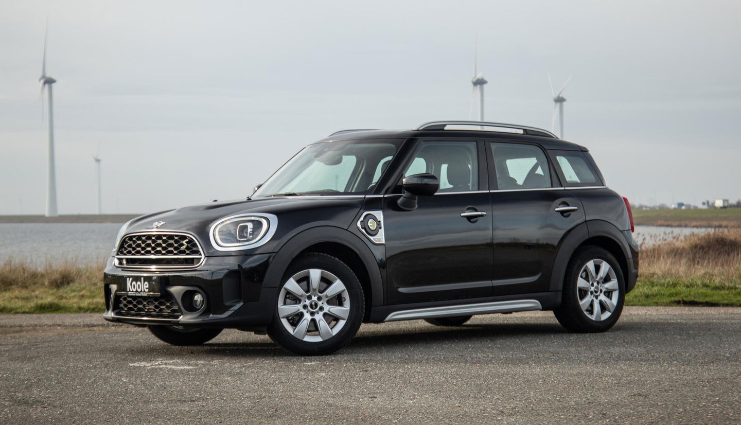 MINI Countryman 1.5 Cooper S E ALL4 Essential CAMERA / NAVI / CARPLAY / AIRCO / ZWART / STOELVERWARMING