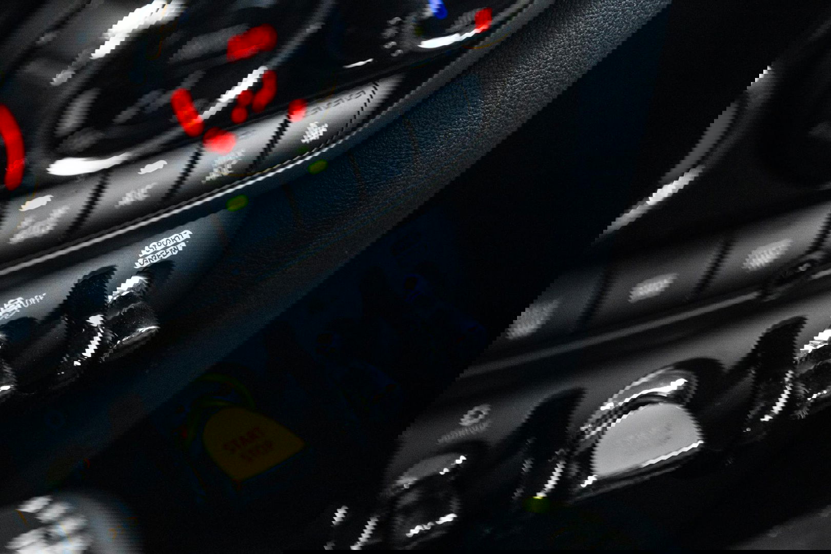 MINI Countryman 1.5 Cooper S E ALL4 Essential CAMERA / NAVI / CARPLAY / AIRCO / ZWART / STOELVERWARMING