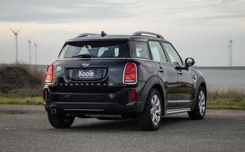 MINI Countryman 1.5 Cooper S E ALL4 Essential CAMERA / NAVI / CARPLAY / AIRCO / ZWART / STOELVERWARMING