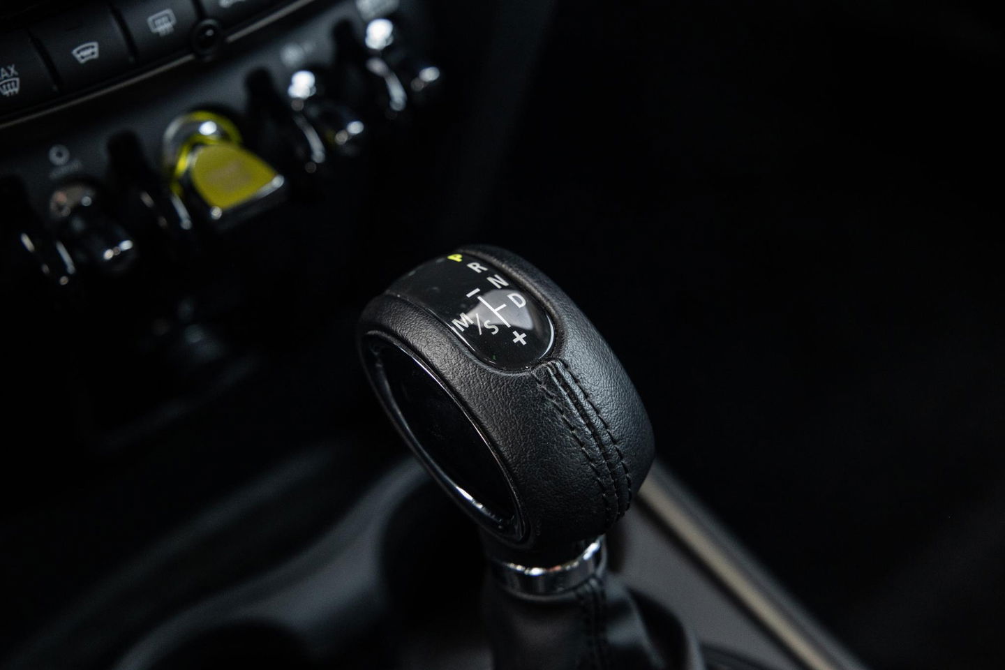 MINI Countryman 1.5 Cooper S E ALL4 Essential CAMERA / NAVI / CARPLAY / AIRCO / ZWART / STOELVERWARMING