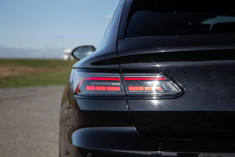 Volkswagen Arteon 1.4 TSI eHybrid R-Line Business CARPLAY / LEER / CAMERA / MEMMORY / LED / STOELVERWARMING