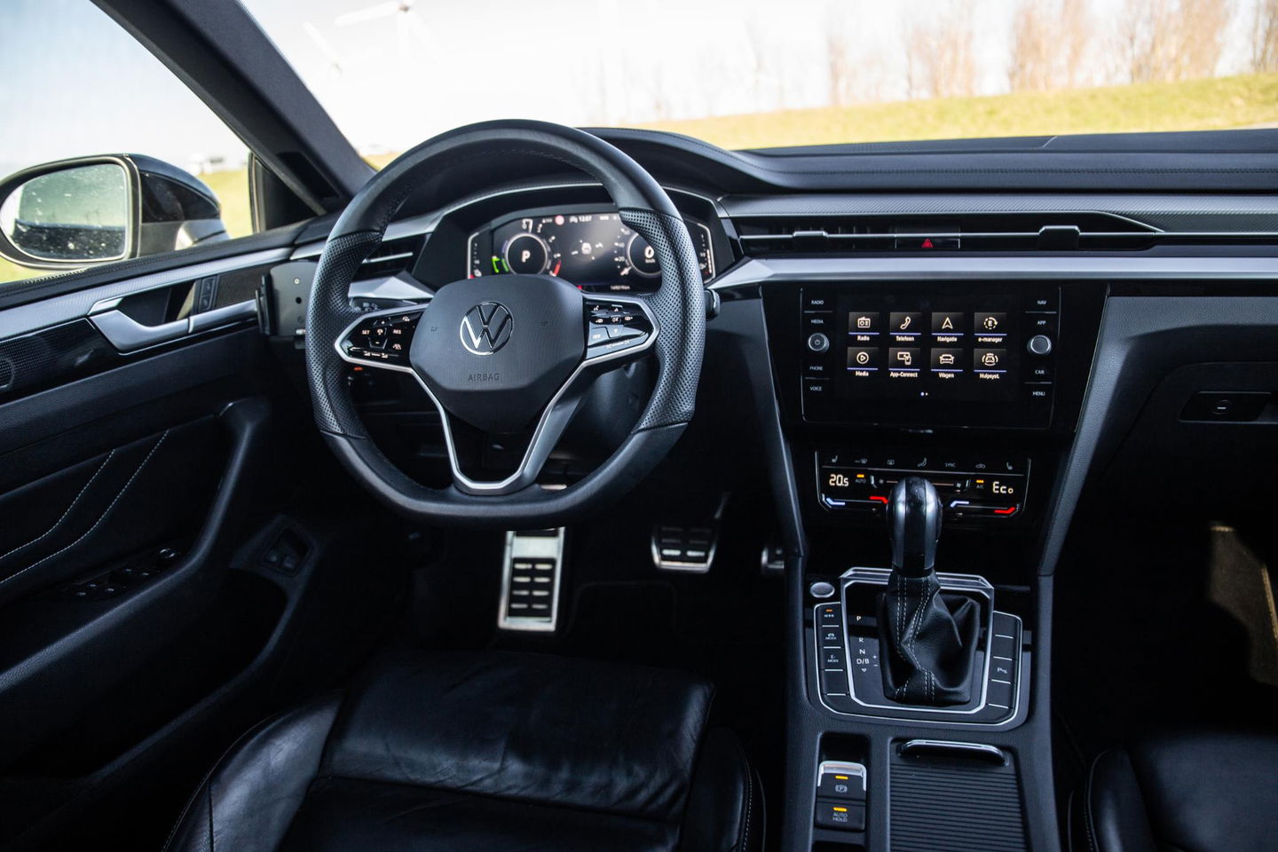 Volkswagen Arteon 1.4 TSI eHybrid R-Line Business CARPLAY / LEER / CAMERA / MEMMORY / LED / STOELVERWARMING