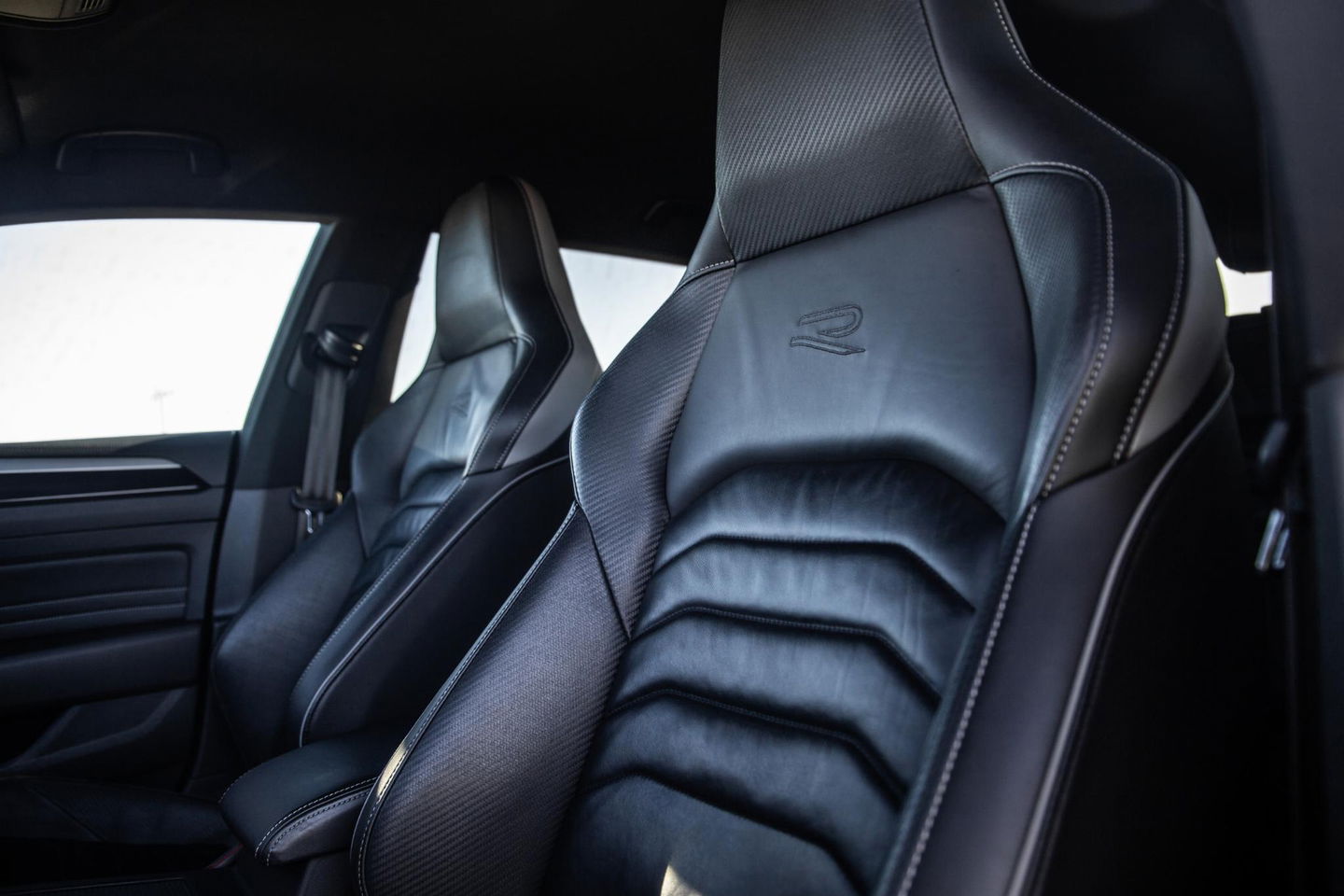 Volkswagen Arteon 1.4 TSI eHybrid R-Line Business CARPLAY / LEER / CAMERA / MEMMORY / LED / STOELVERWARMING