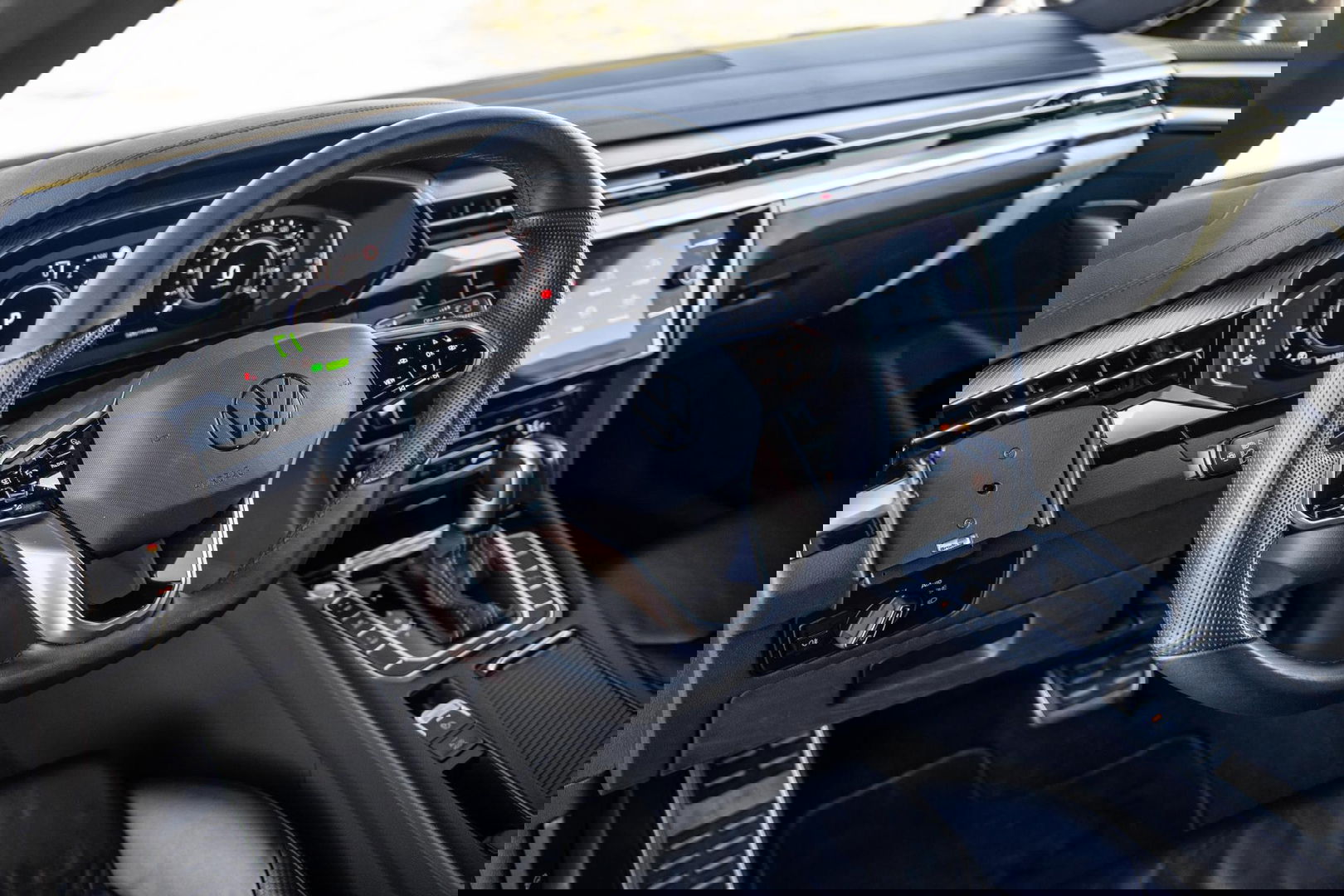 Volkswagen Arteon 1.4 TSI eHybrid R-Line Business CARPLAY / LEER / CAMERA / MEMMORY / LED / STOELVERWARMING