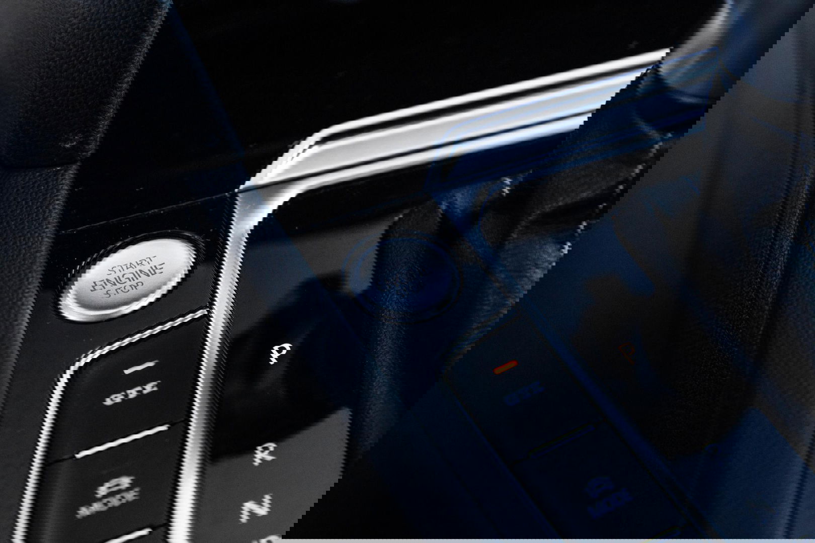 Volkswagen Arteon 1.4 TSI eHybrid R-Line Business CARPLAY / LEER / CAMERA / MEMMORY / LED / STOELVERWARMING