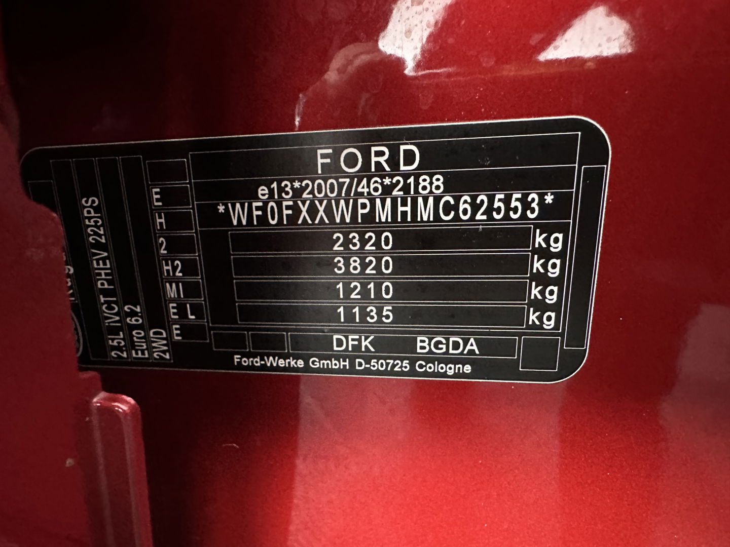 Ford Kuga 2.5 PHEV Vignale (Plug-In) (INCL-BTW) Aut. *LEATHER | DIGI-COCKPIT | FULL-LED | KEYLESS | CAMERA | DAB | CARPLAY | NAVI-FULLMAP | MEMORY-PACK | HEATED-COMFORTSEATS | PRIVACYGLASS | TOWBAR | LANE-ASSIST | 18''ALU*