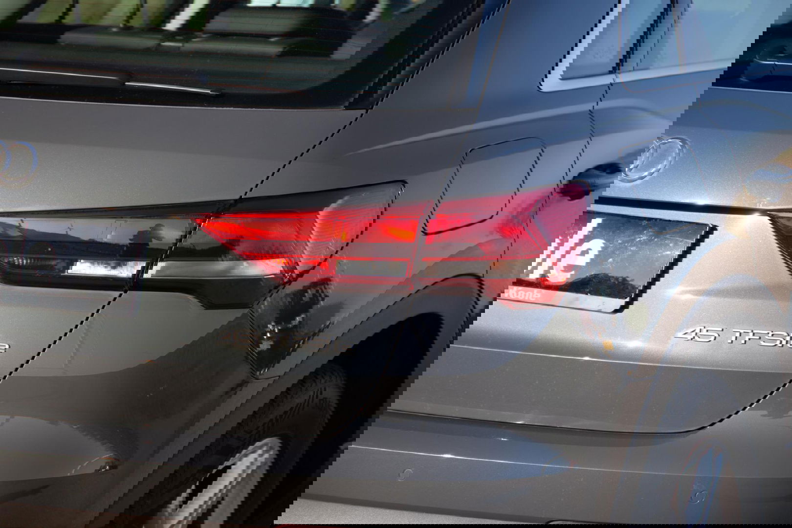 Audi Q3 45 TFSI e edition AUTOMAAT / PLUG IN HYBRID / STOELVERWARMING / LEER / VIRTUAL COCKPIT / CRUISE CONTROLE / DEALER ONDERHOUDEN