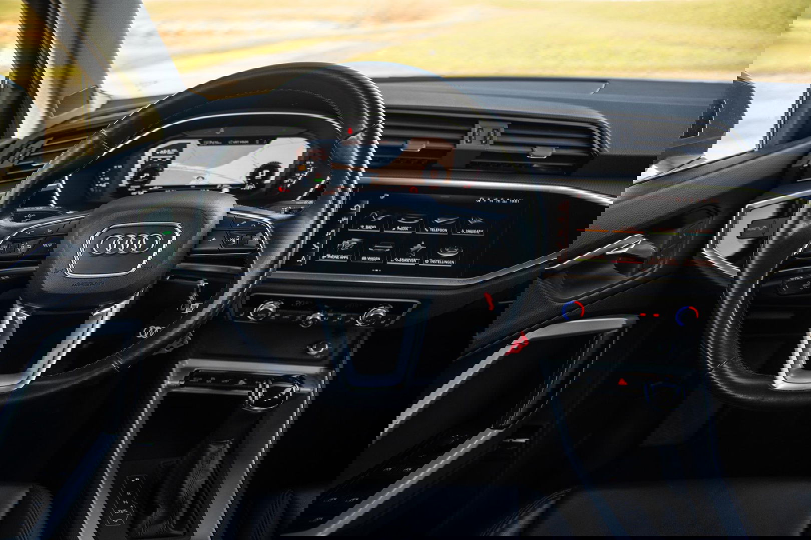 Audi Q3 45 TFSI e edition AUTOMAAT / PLUG IN HYBRID / STOELVERWARMING / LEER / VIRTUAL COCKPIT / CRUISE CONTROLE / DEALER ONDERHOUDEN