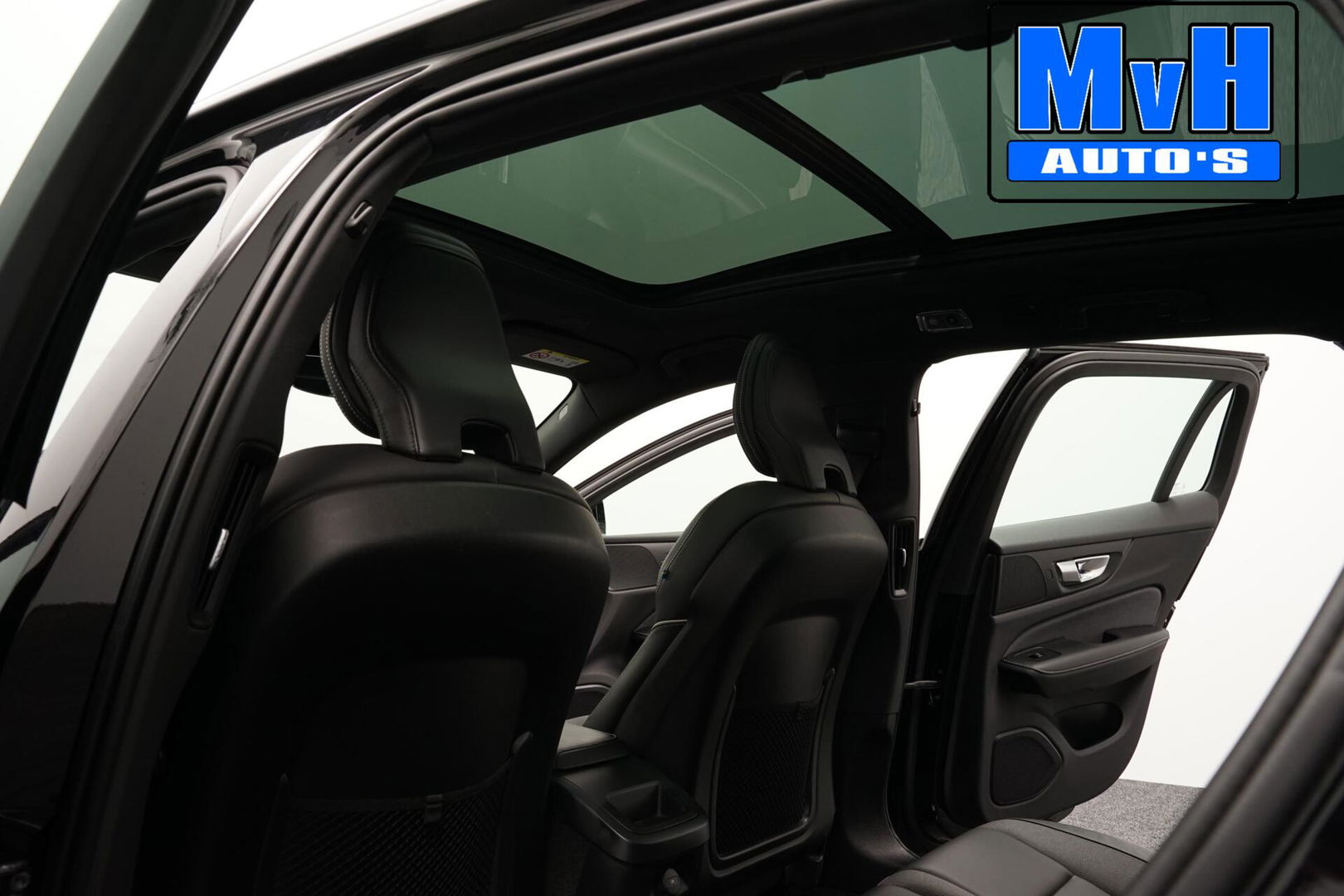 Volvo V60 2.0 B3 R-Design|PANO|STOEL/STUUR.VERW|AUTO.PILOT