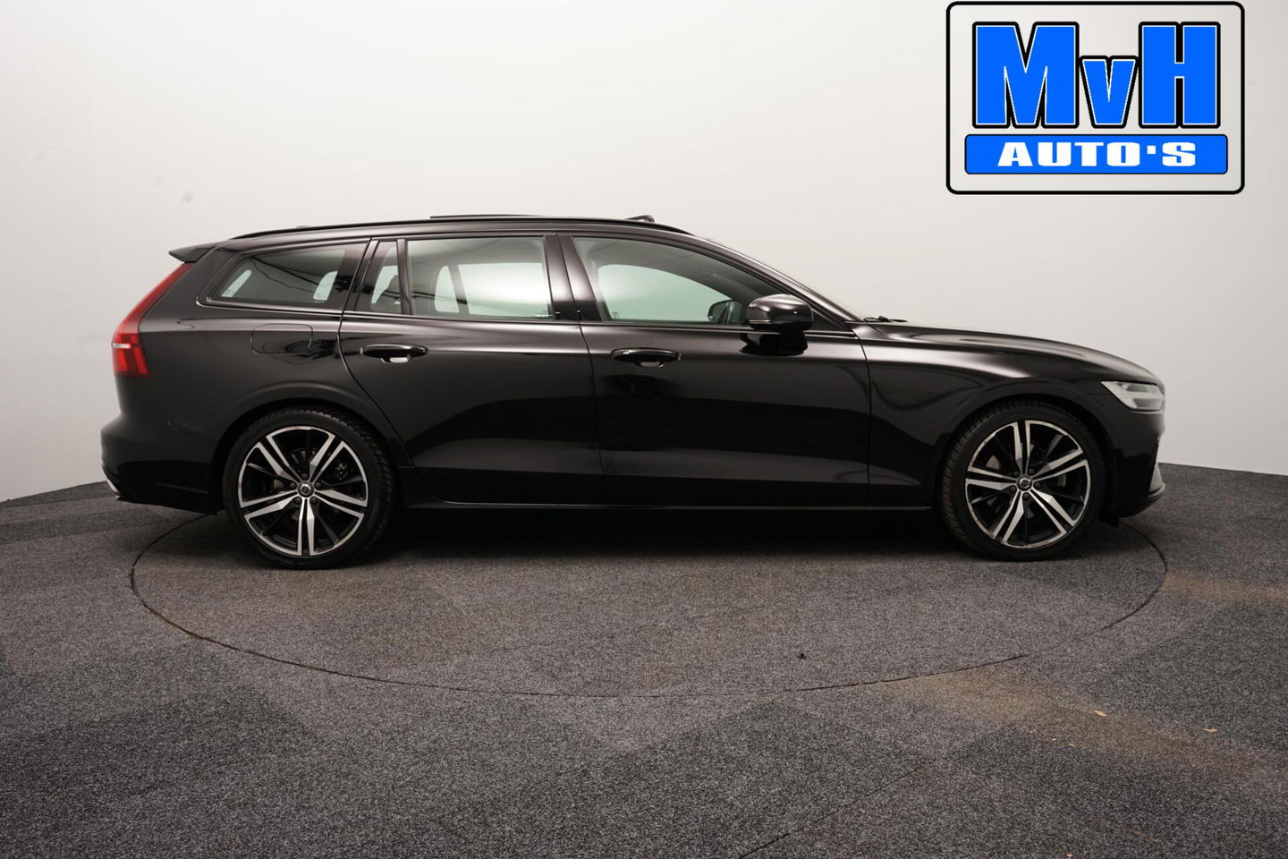 Volvo V60 2.0 B3 R-Design|PANO|STOEL/STUUR.VERW|AUTO.PILOT