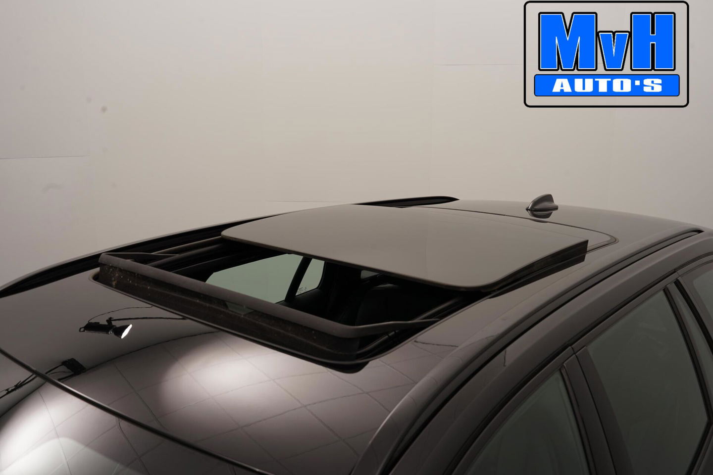 Volvo V60 2.0 B3 R-Design|PANO|STOEL/STUUR.VERW|AUTO.PILOT