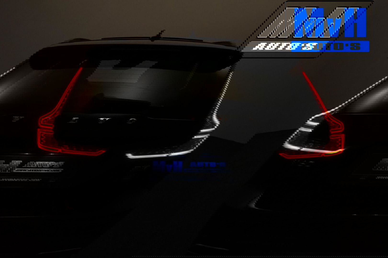 Volvo V60 2.0 B3 R-Design|PANO|STOEL/STUUR.VERW|AUTO.PILOT