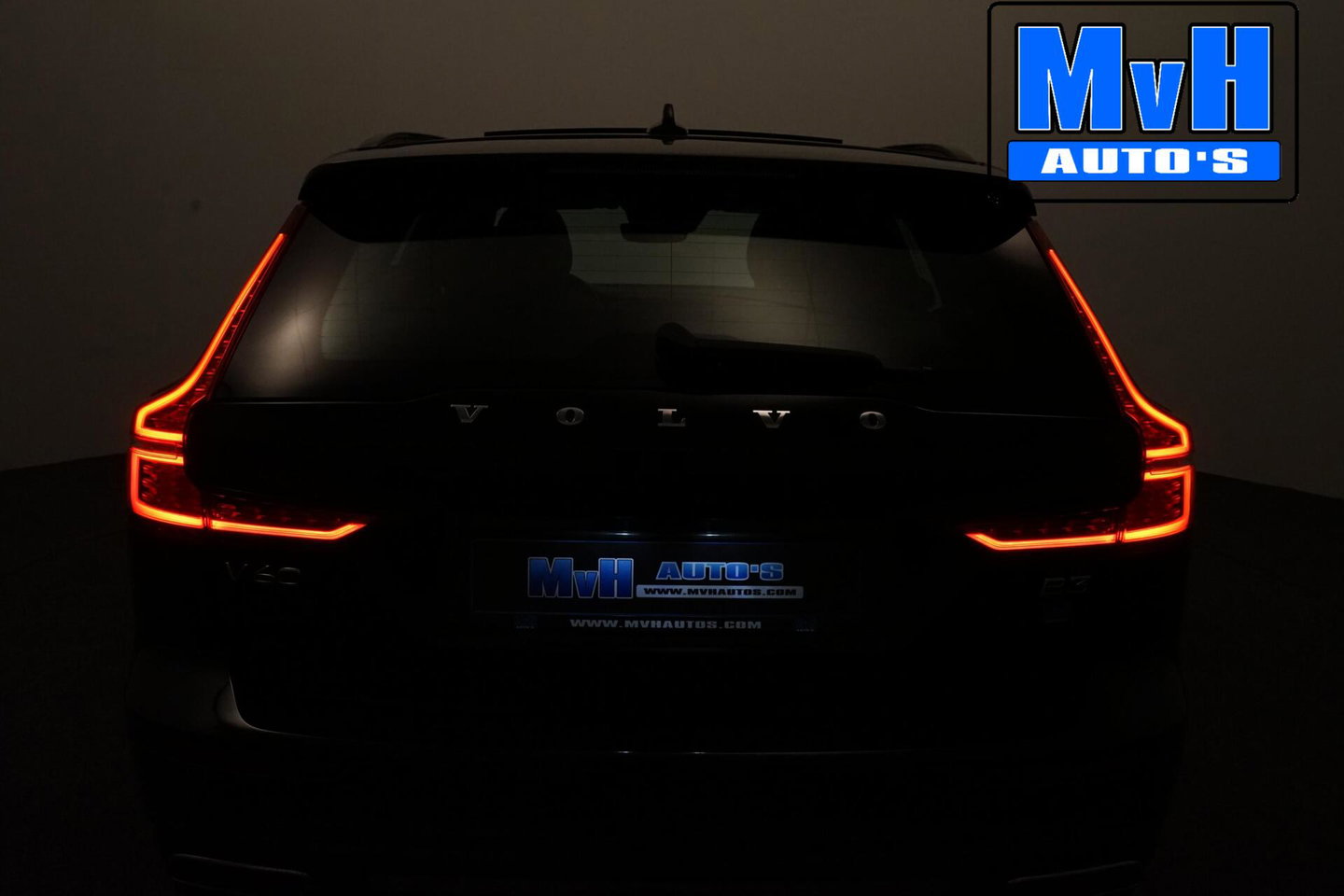 Volvo V60 2.0 B3 R-Design|PANO|STOEL/STUUR.VERW|AUTO.PILOT