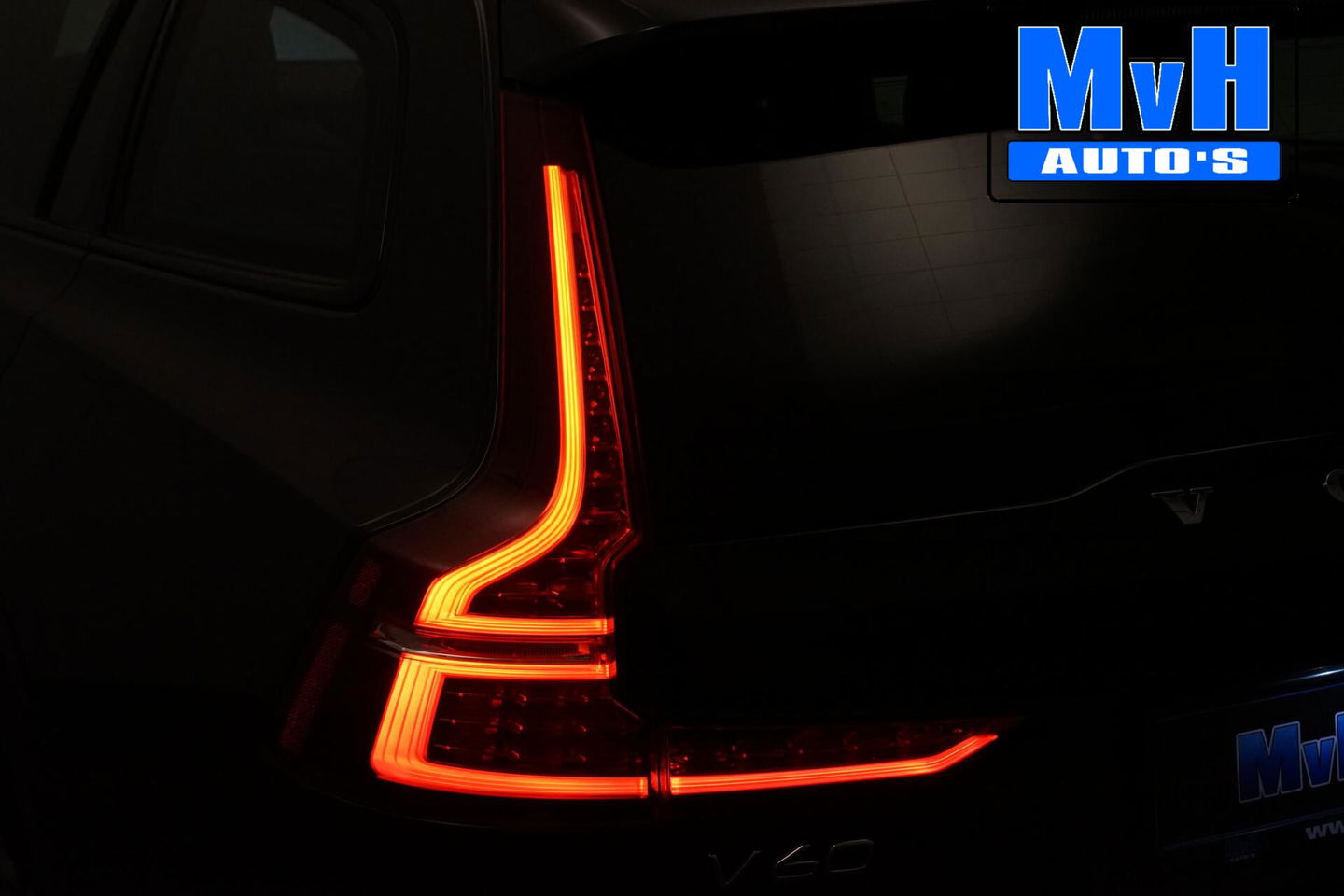 Volvo V60 2.0 B3 R-Design|PANO|STOEL/STUUR.VERW|AUTO.PILOT