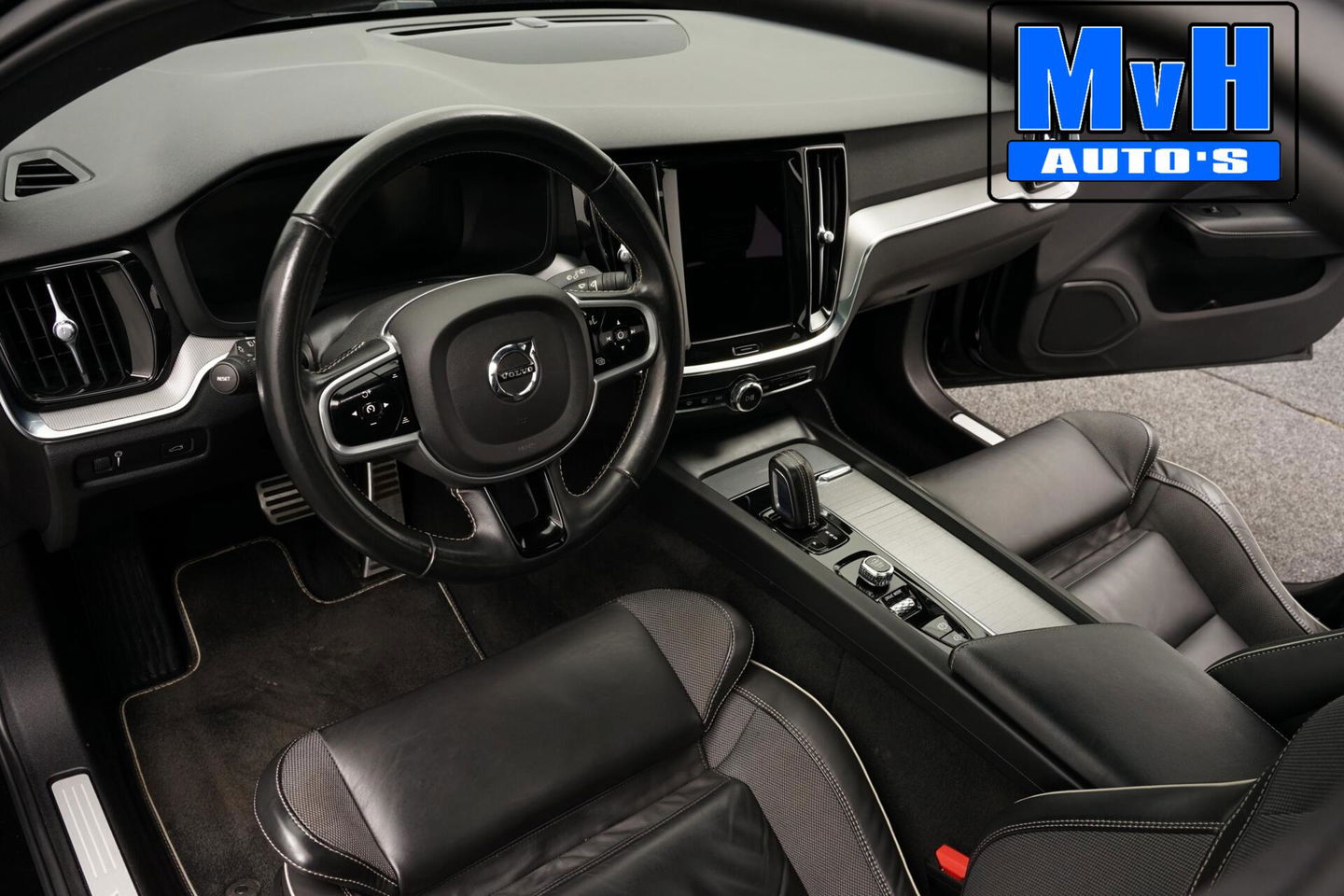 Volvo V60 2.0 B3 R-Design|PANO|STOEL/STUUR.VERW|AUTO.PILOT