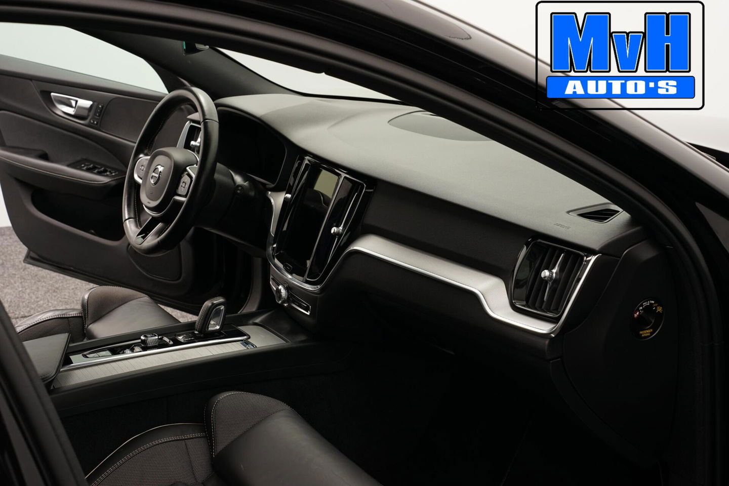 Volvo V60 2.0 B3 R-Design|PANO|STOEL/STUUR.VERW|AUTO.PILOT