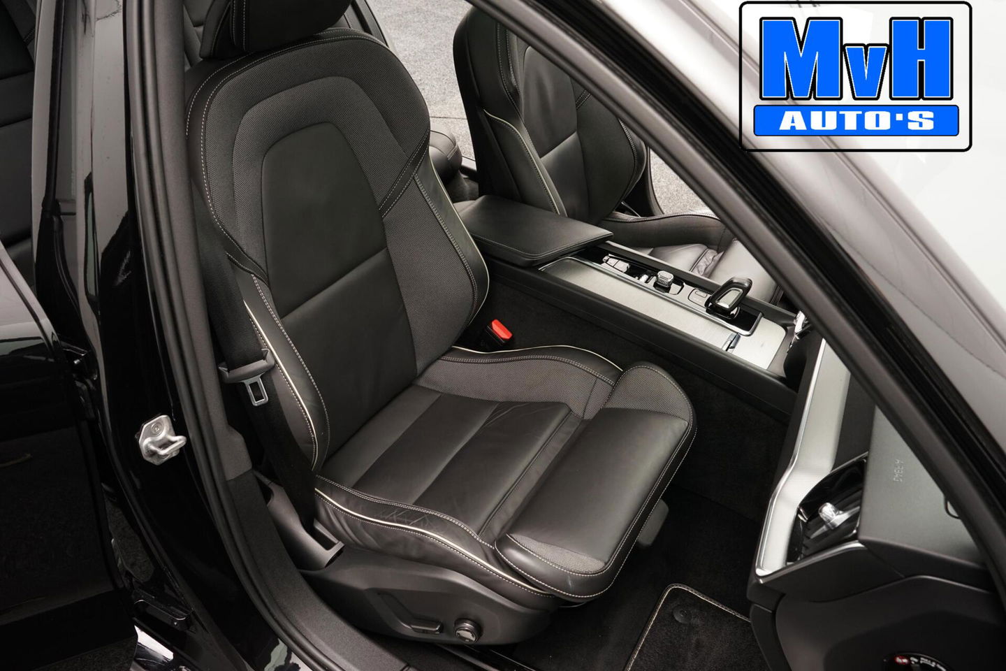 Volvo V60 2.0 B3 R-Design|PANO|STOEL/STUUR.VERW|AUTO.PILOT