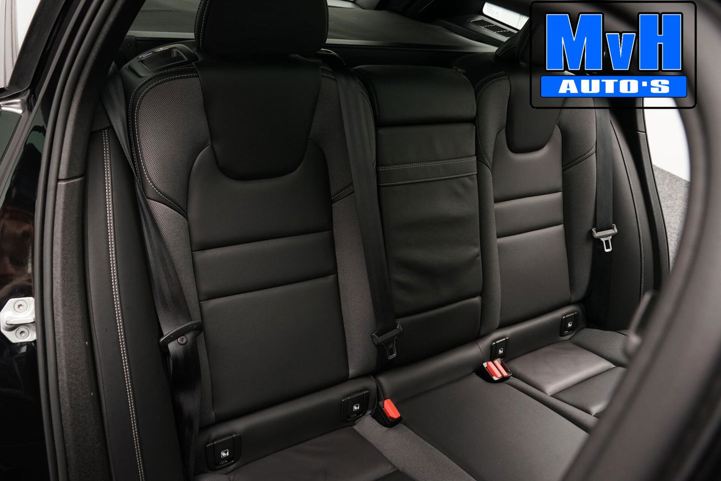 Volvo V60 2.0 B3 R-Design|PANO|STOEL/STUUR.VERW|AUTO.PILOT