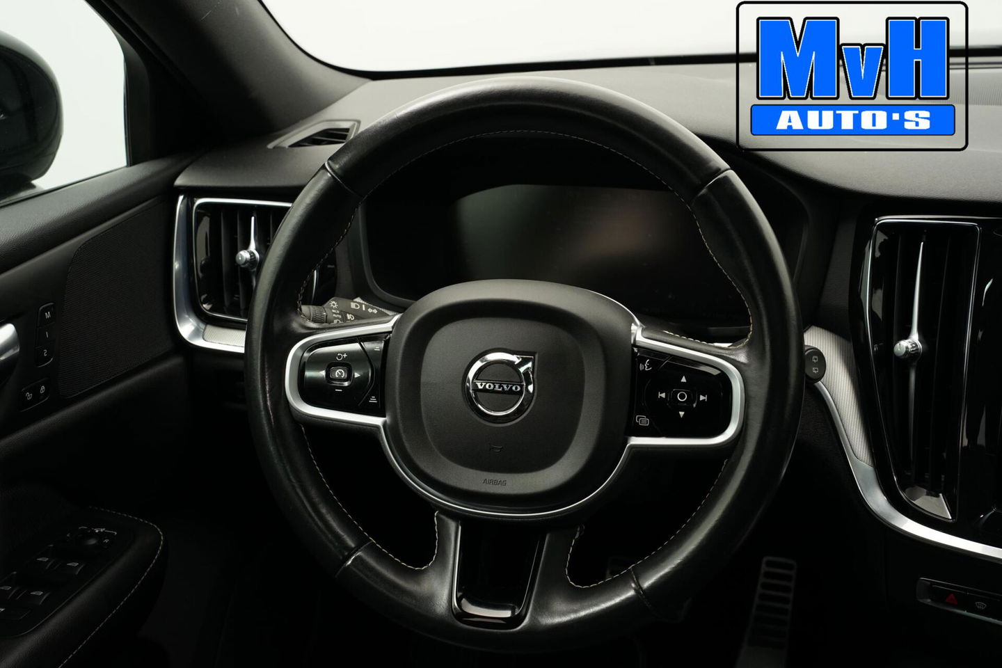 Volvo V60 2.0 B3 R-Design|PANO|STOEL/STUUR.VERW|AUTO.PILOT