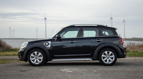 MINI Countryman 1.5 Cooper S E ALL4 Essential CAMERA / NAVI / CARPLAY / AIRCO / ZWART / STOELVERWARMING