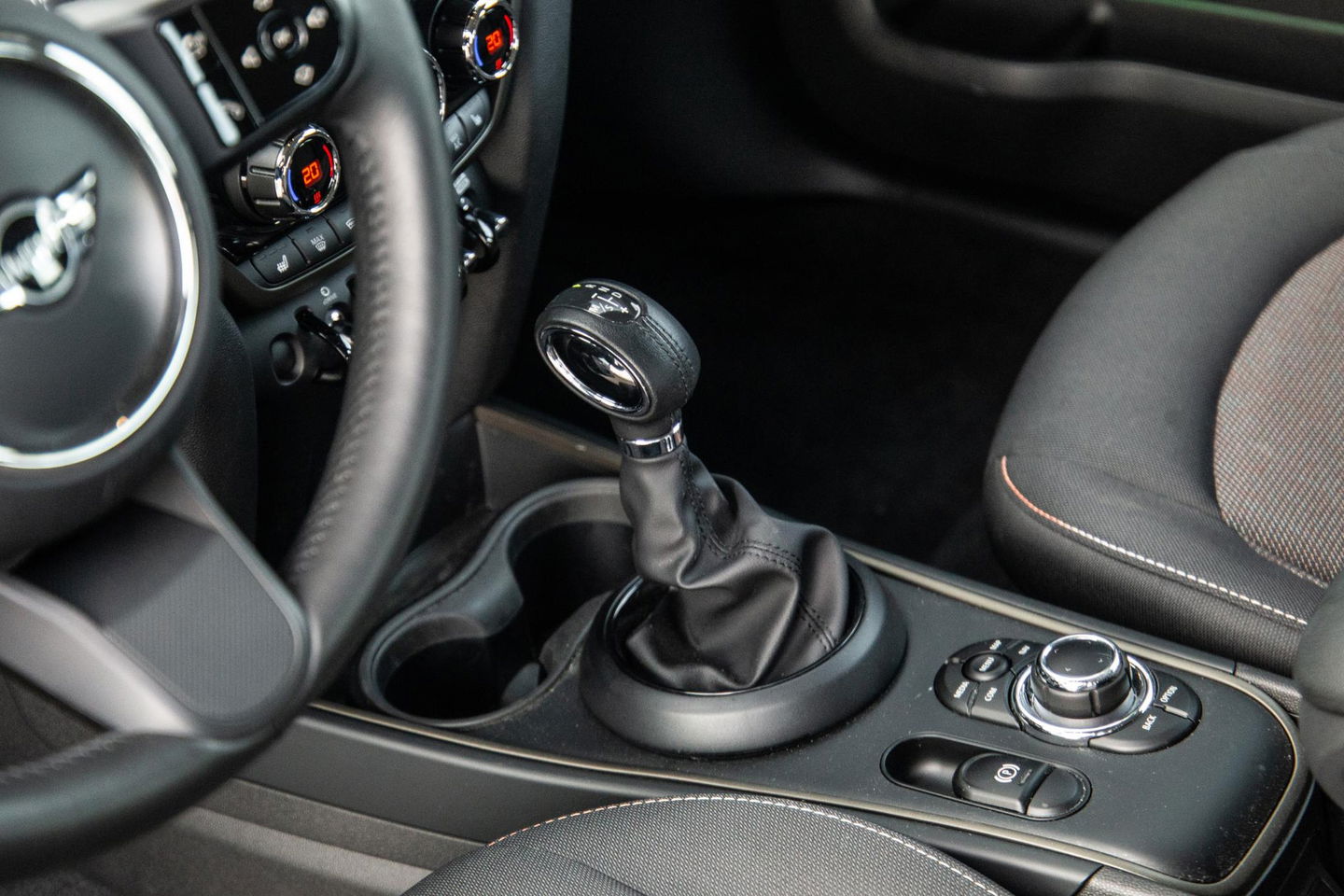 MINI Countryman 1.5 Cooper S E ALL4 Essential CAMERA / NAVI / CARPLAY / AIRCO / ZWART / STOELVERWARMING