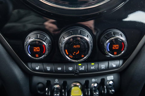 MINI Countryman 1.5 Cooper S E ALL4 Essential CAMERA / NAVI / CARPLAY / AIRCO / ZWART / STOELVERWARMING