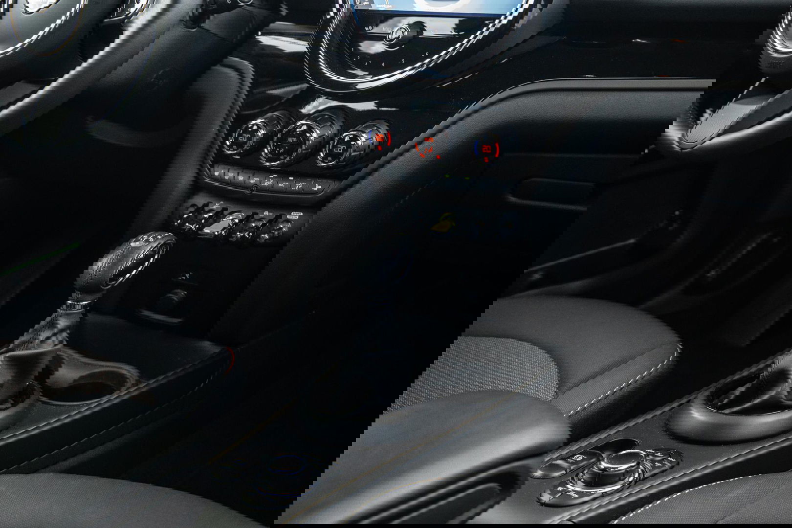 MINI Countryman 1.5 Cooper S E ALL4 Essential CAMERA / NAVI / CARPLAY / AIRCO / ZWART / STOELVERWARMING