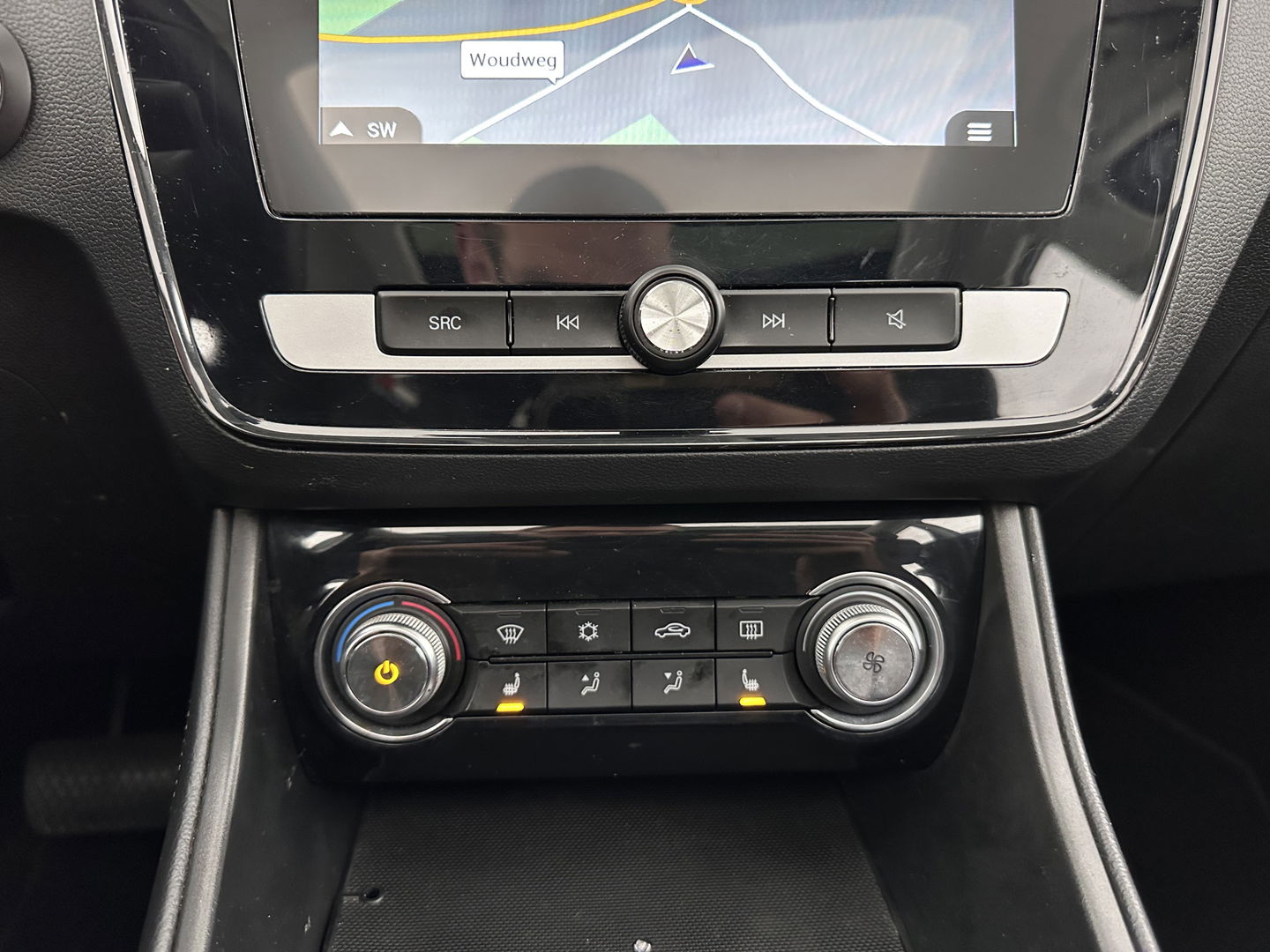 MG ZS EV Luxury 45 kWh {SOH-90%} (INCL-BTW) Aut. *PANO | LEATHER | CCS-FASTLOADER | KEYLESS | NAVI-FULLMAP | ADAPTIVE-CRUISE | CAMERA | HEATED-SPORTSEATS | CARPLAY | BLINDSPOT | DAB | LANE-ASSIST | 17''ALU*